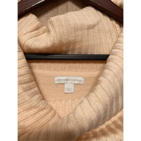 New York & Company Small soft Pink Sweater cowl neck pockets - Picture 4 of 6